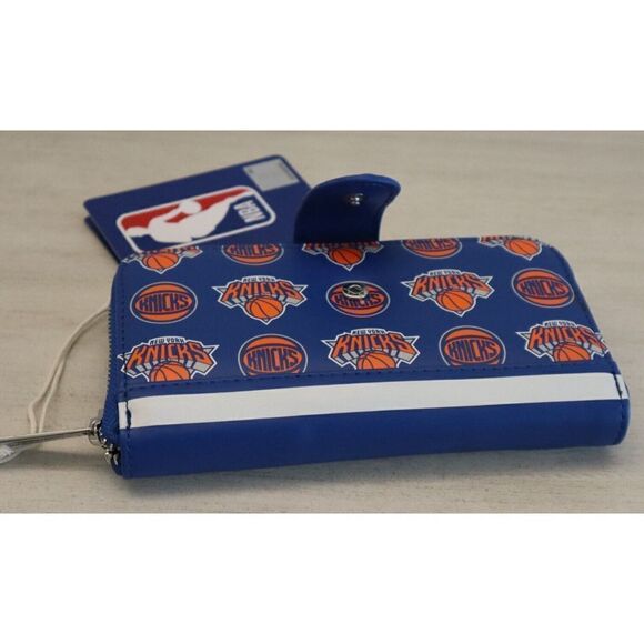 Loungefly NBAWA0004 Women's NBA NY Knicks Logo Zip Around Snap Wallet - Picture 5 of 9